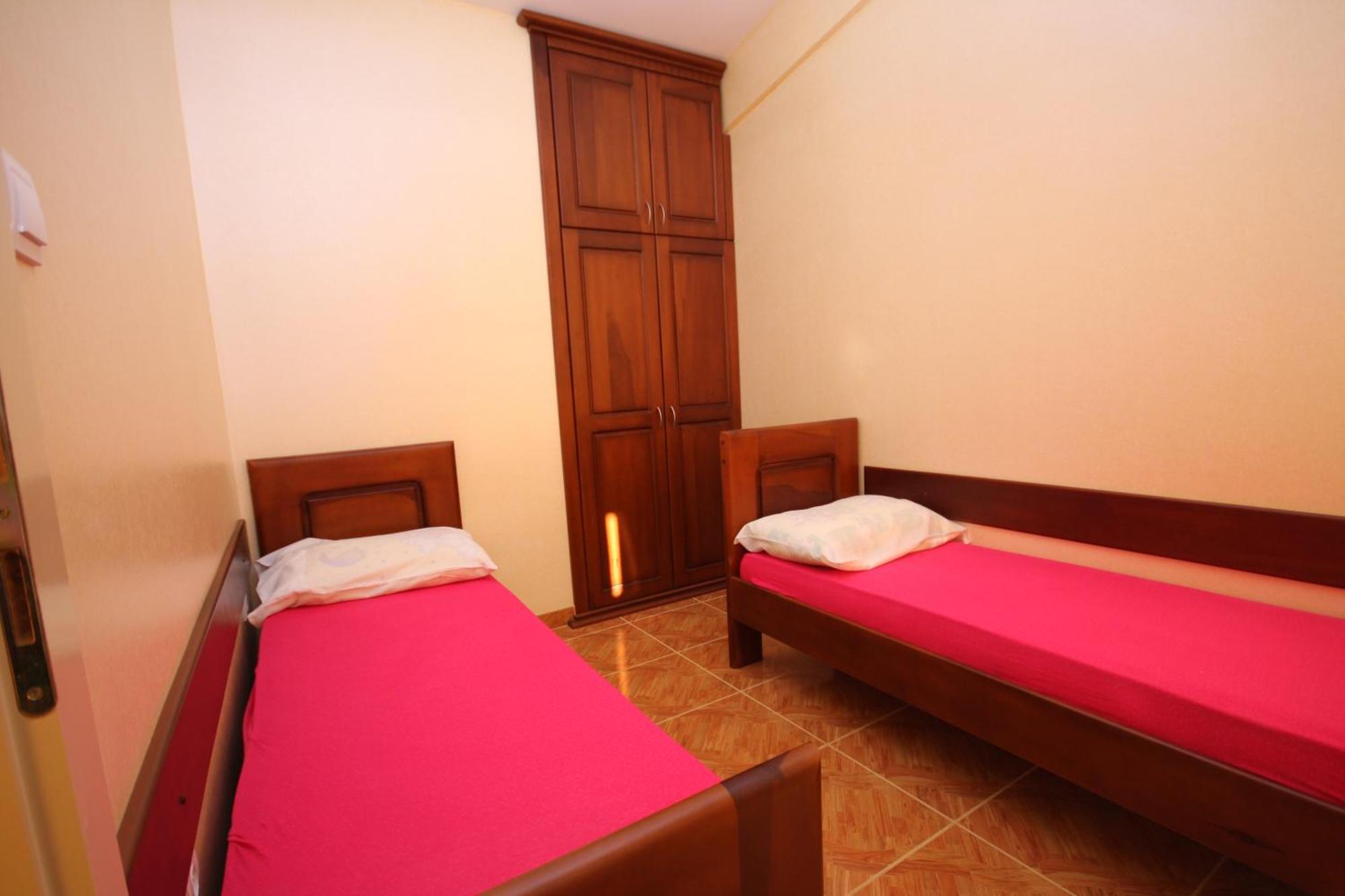 Apartments Nensy Bar Bagian luar foto
