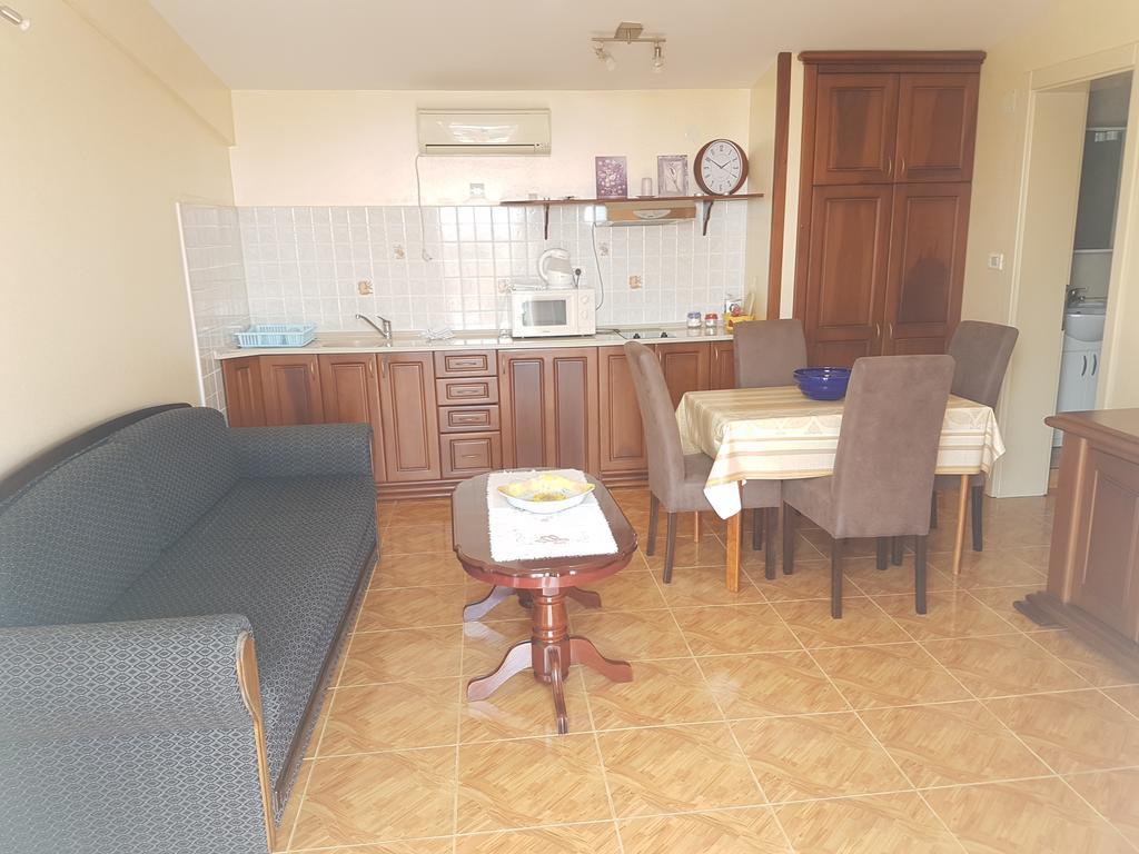 Apartments Nensy Bar Bagian luar foto